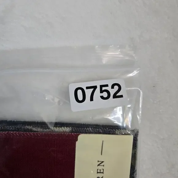 VTG Ralph Lauren Upholstery Fabric Remnant Greenwich Floral Onyx 27x27 0752 - Picture 3 of 3